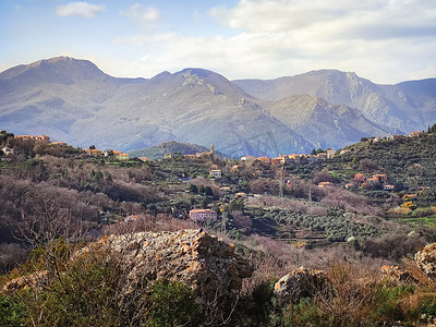 腹地摄影照片_利古里亚腹地的意大利风景