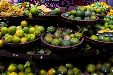 水果架摄影照片_超市里的橙子水果