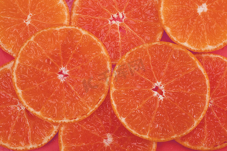 橙色背景上的新鲜切片多汁橙色水果 — 热带橙色水果质地，供背景使用