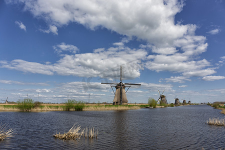 南霍尔小孩堤防圩田上历史悠久的荷兰风车