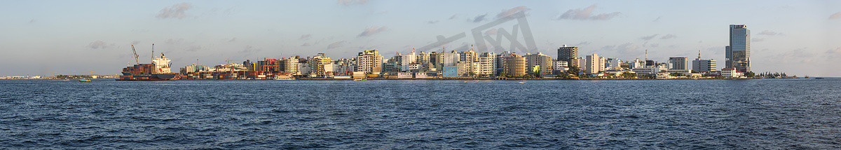 广告马摄影照片_马尔代夫大岛城市马累全景