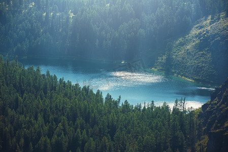 阿尔泰山野湖