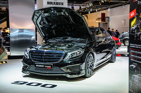 梅赛德斯迈巴赫摄影照片_法兰克福-2015 年 9 月：Brabus 梅赛德斯-迈巴赫火箭 900 礼物