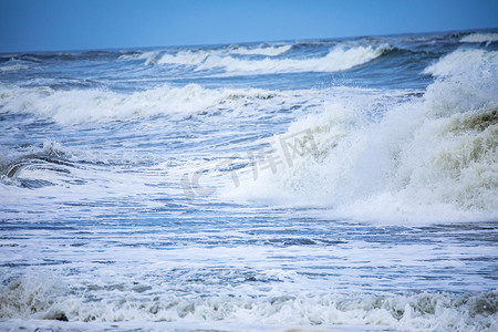 波涛汹涌的海洋摄影照片_波涛汹涌的海洋风景背景