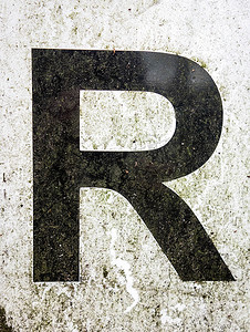 文字错乱摄影照片_遇险状态排版中的书面文字发现字母 R
