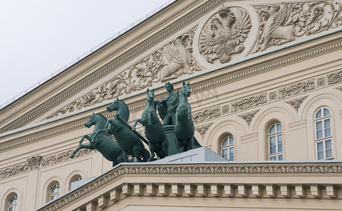 俄罗斯大剧院摄影照片_莫斯科大剧院的装饰山墙饰