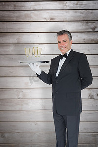 高级木板摄影照片_服务员端着香槟托盘站着的合成图像