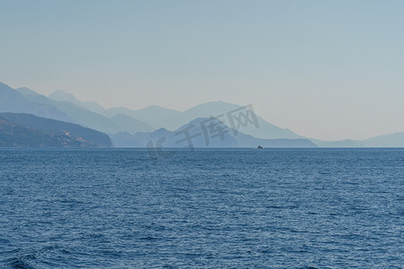 巡回演出摄影照片_黑山的布德瓦里维埃拉，夏日从海上欣赏美景
