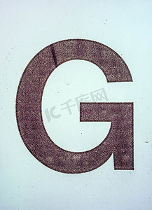 遇险状态排版中的书面文字找到字母 g