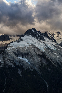 加拿大山地景观，自然背景