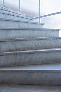 浅灰色石大理石楼梯的几何图案背景