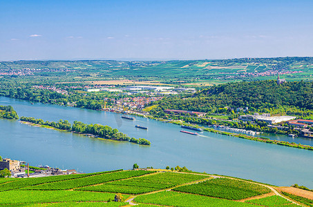 黑峡谷摄影照片_莱茵河峡谷或中上莱茵河谷酿酒区的空中全景