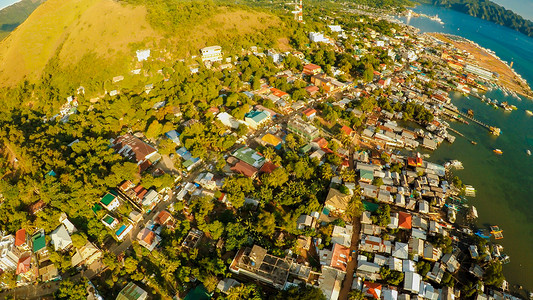 鸟瞰科伦市与贫民窟和贫困地区。
