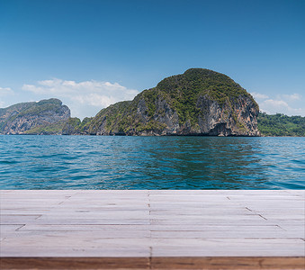 海滩背景上的木桌面或地板