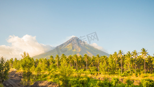 菲律宾黎牙实比的马荣火山。