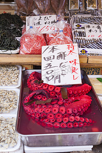 水产底纹摄影照片_日本东京筑地鱼市的红色活章鱼