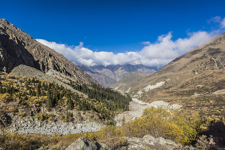 总和阿拉阿恰峡谷山地景观全景