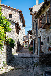 马塞里诺古村位于山上