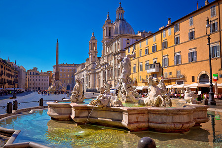 罗马纳沃纳广场广场喷泉和教堂景观