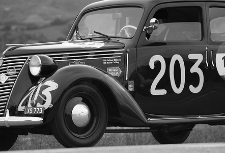 FIAT 1099 MUSONE 1947 在 Mille Miglia 2020 拉力赛上的一辆旧赛车上，意大利著名的历史赛事（1927-1957）