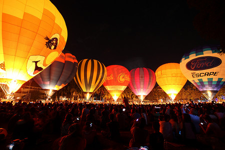 27飞机摄影照片_泰国清迈 — 11 月 27 日： 清迈气球节。