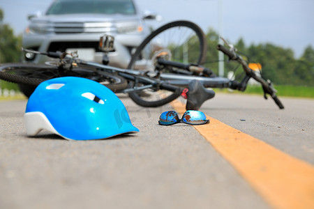 道路上与自行车的事故车祸