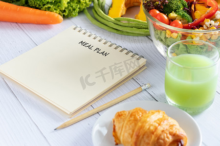 饮食计划摄影照片_卡路里控制、膳食计划、饮食和减肥概念。