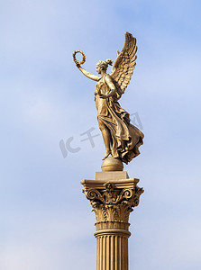 布拉格鲁道夫音乐厅前的天使雕像