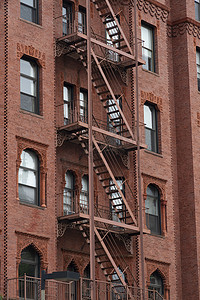 消防逃生楼梯-市中心后巷建筑-钢结构