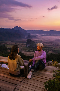 泰国北部 Phu Langka 的日出，Phu Langka 国家公园占地面积约为 31,250 Rai，位于 Nakhon Phanom Province Ban Phaeng District Pai Loam 分区