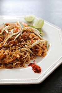 泰国菜垫泰式虾炒面