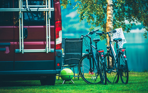 房车露营和骑自行车