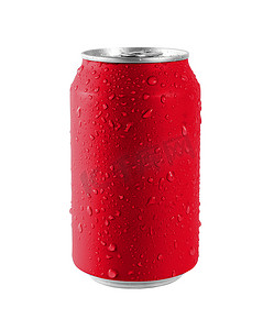 白色背景上的铝红罐，罐头上的水滴。
