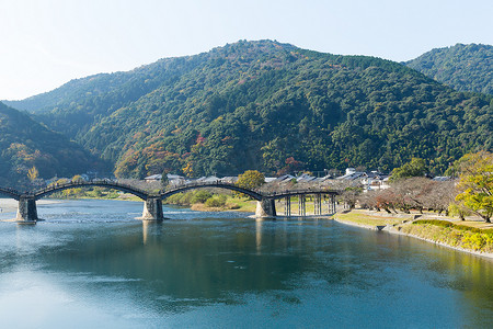 烫金国潮边框摄影照片_日本锦带桥