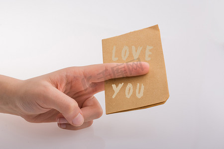 爱你手上纸上的文字作为爱情概念