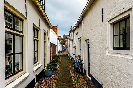 安静街道摄影照片_荷兰埃尔堡的狭窄街道
