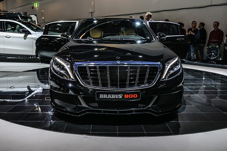 900摄影照片_法兰克福-2015 年 9 月：Brabus 梅赛德斯-迈巴赫火箭 900 礼物