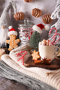 新年糖果摄影照片_圣诞糖果手杖心形，散景背景。