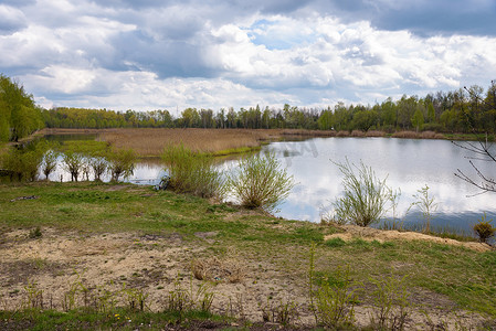 博尔基湖位于索斯诺维茨和卡托维兹市之间的边界