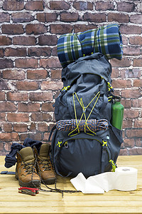 徒步旅行装备、背包、靴子和背包。