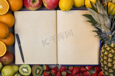水果和空白食谱书-文本空间