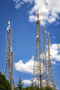 用于移动通信的通信塔、天线、发射器和中继器