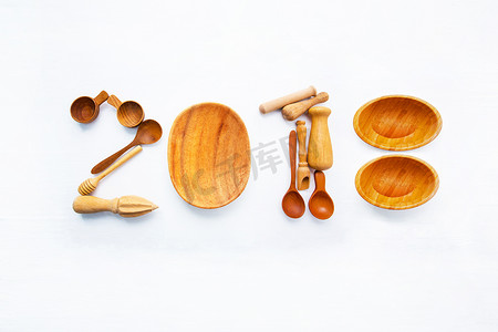 2018 年新年概念：木制厨师工具创意数字
