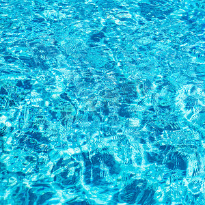池水面蓝色清澈的水反射波纹方形组合物