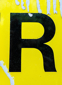 百搭文字摄影照片_遇险状态排版中的书面文字发现字母 R