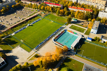 体育场馆摄影照片_明斯克市中心的体育中心，设有开放的体育场馆。白俄罗斯