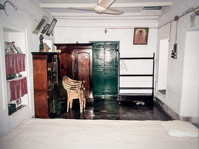 印度西孟加拉邦豪拉区萨姆塔村 2019 年 5 月 — 著名孟加拉小说家萨拉特·钱德拉·查托帕德耶 (Sarat Chandra Chattopadhyay) 的故居博物馆 (Sarat Smriti Mandir Kuthi)，也是受西孟加拉邦政府保护的遗产历史遗址。