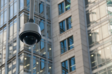 闭路电视监控安全半球摄像机在市中心