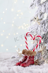 圣诞糖果拐杖摄影照片_圣诞糖果手杖心，散景背景。