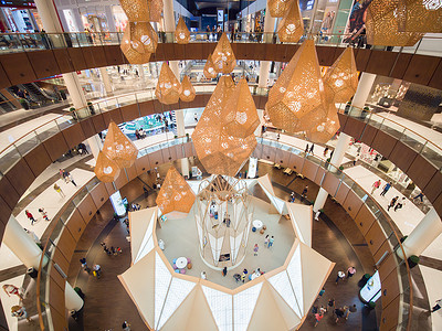 阿联酋迪拜-2018 年 5 月 15 日：迪拜购物中心是世界上最大的购物中心之一。